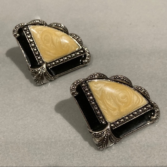 Vintage Art Deco Brooch, Earring Set of Yellow, Black Enamel in a Silvertone Fan - Picture 4 of 7